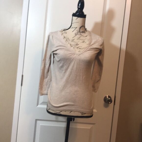 Ann Taylor loft beige long sleeve pullover V-neck - Picture 4 of 16